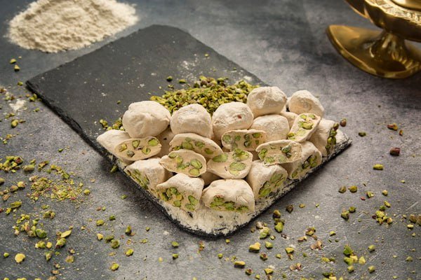 من السما بالفستق